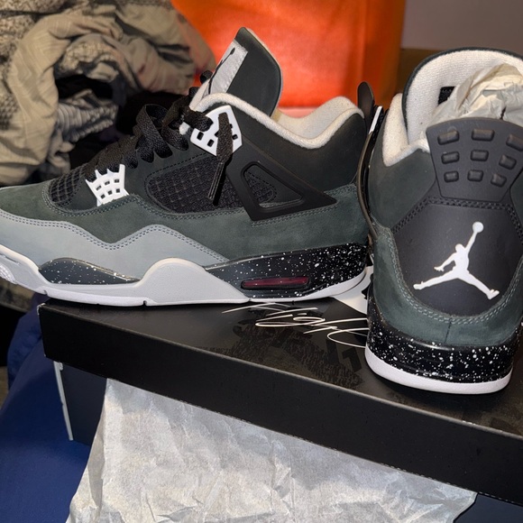 Air Jordan Retro 4 Sneakers in Black and Gray - Picture 3 of 8